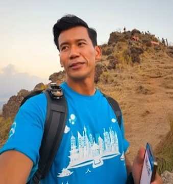 Pengunjung Pulau Padar. (Instagram @harivalzayuka)